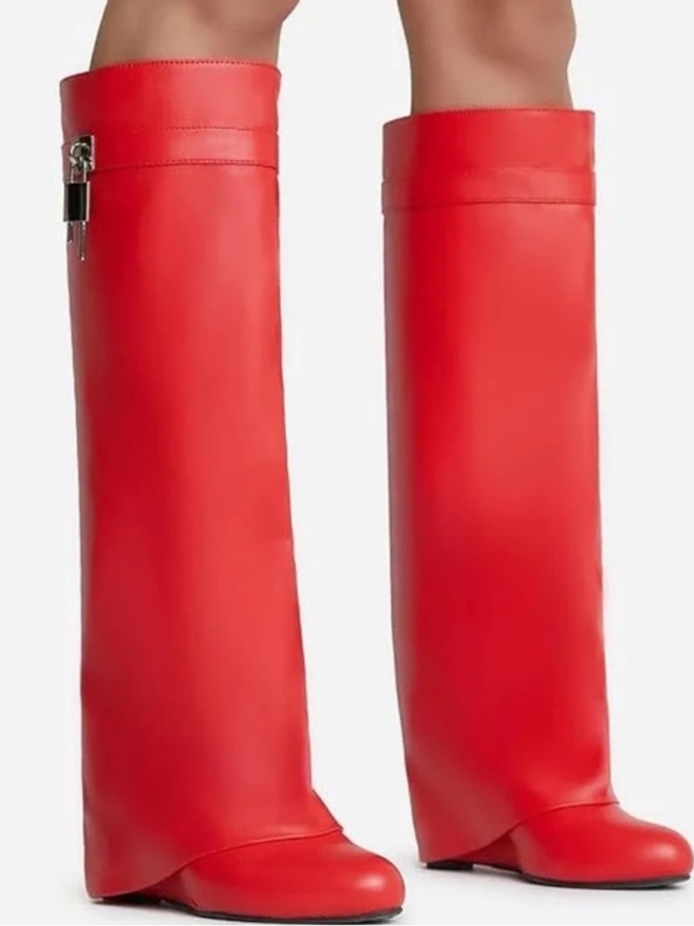 Luxury chic lock 🔒 boots